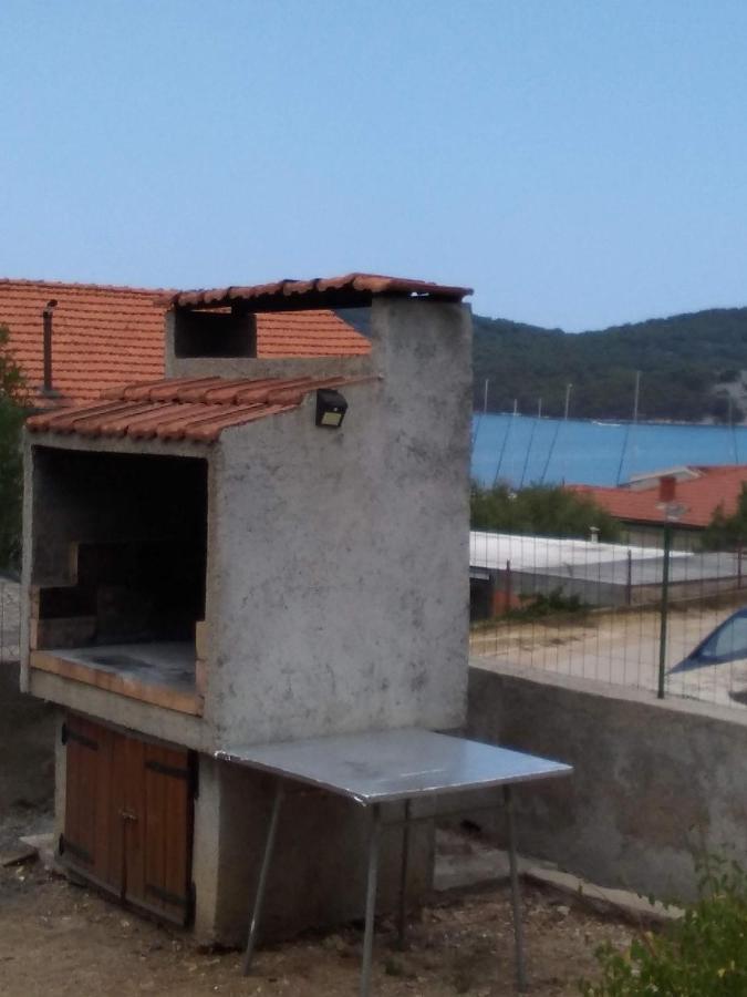 House " Bond " Villa Tisno Eksteriør billede